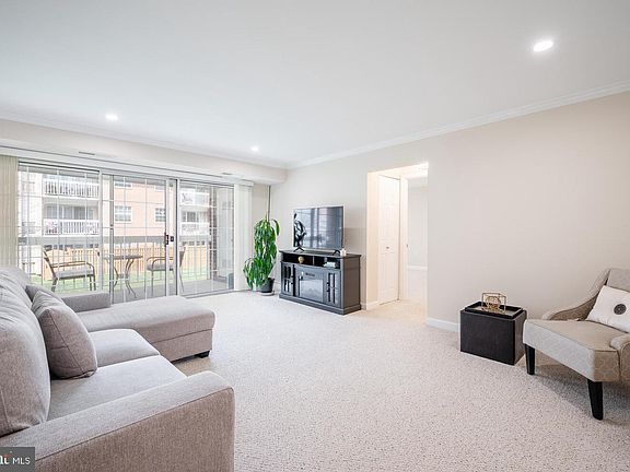 2nd image of 1954 Kennedy Dr APT 201