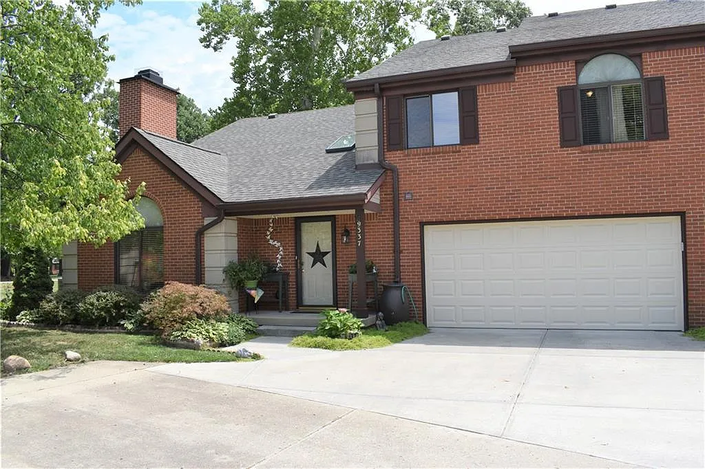 9337 Golden Leaf Way photo 1