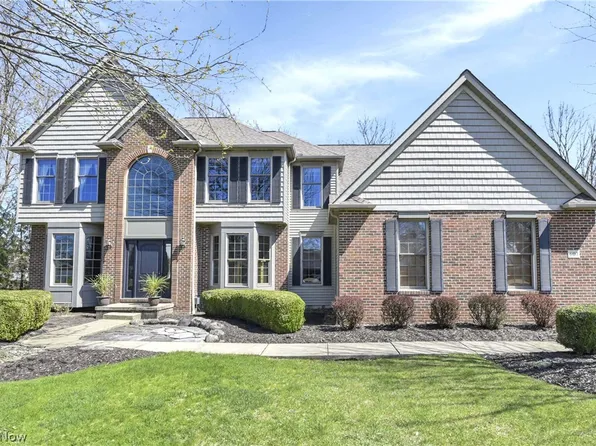 607 Parkside Dr, Avon Lake, OH 44012