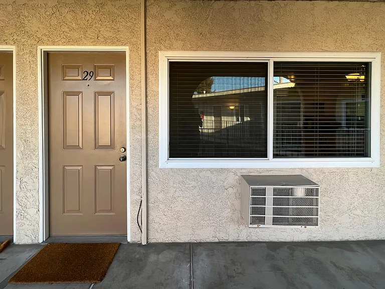 3010 Montrose Ave #29 — Photo 6