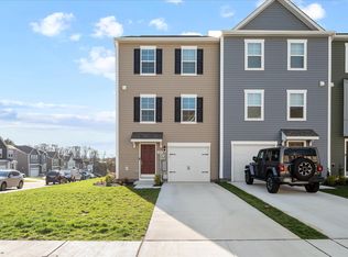 274 Clifton Mnr, Falling Waters, WV 25419