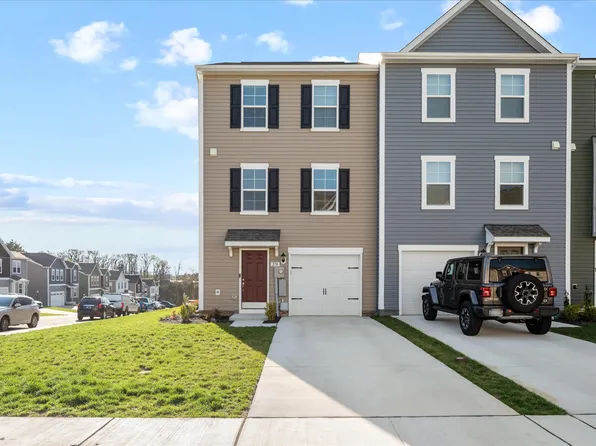 274 Clifton Mnr, Falling Waters, WV 25419