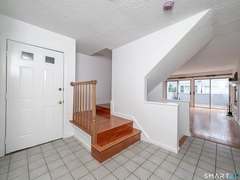 37 Wilton Crst #37 — Photo 4