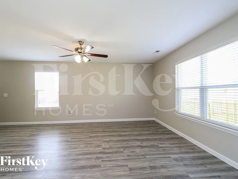 545 Lakewood Glen Ct — Photo 4