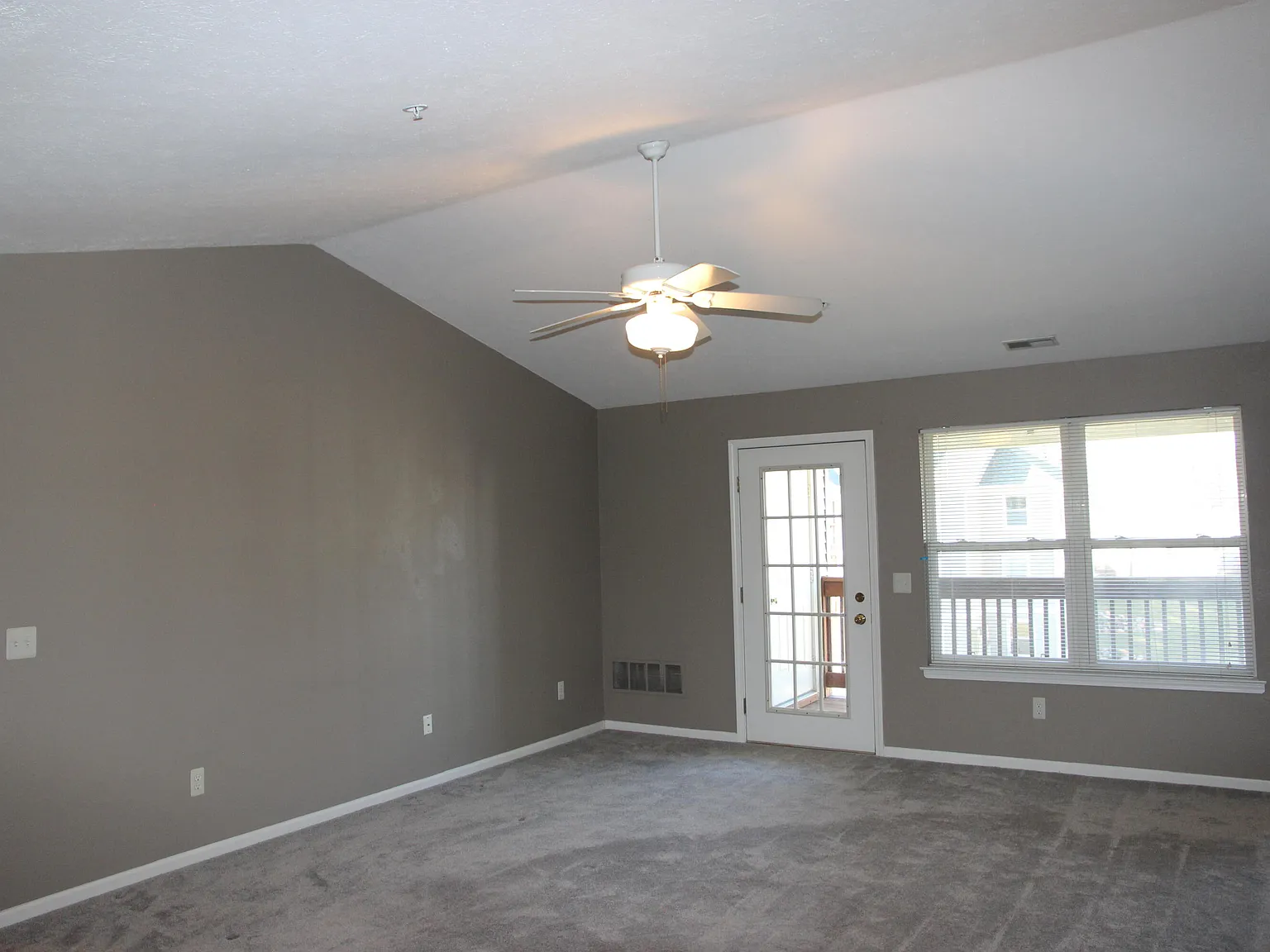 2 bed, 2.0 bath, 1212 sqft, $1,900 — Photo 3