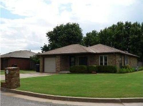 1st image of 213 Woodgate Dr