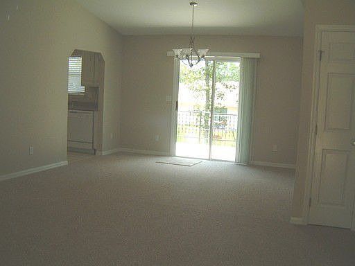 2nd image of 25 Hemlock Radial Ln