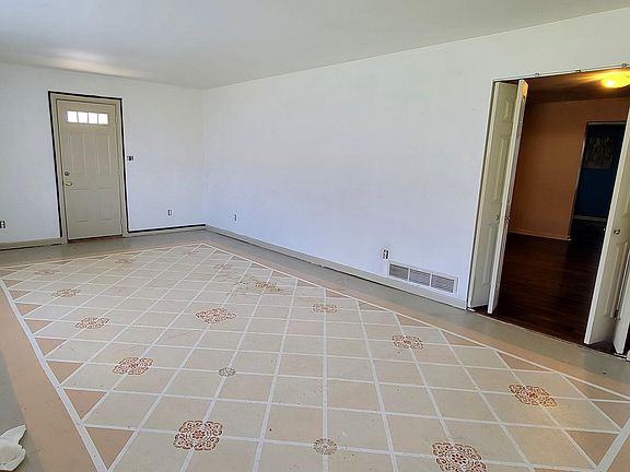 5th image of 350 Manhattan Dr
