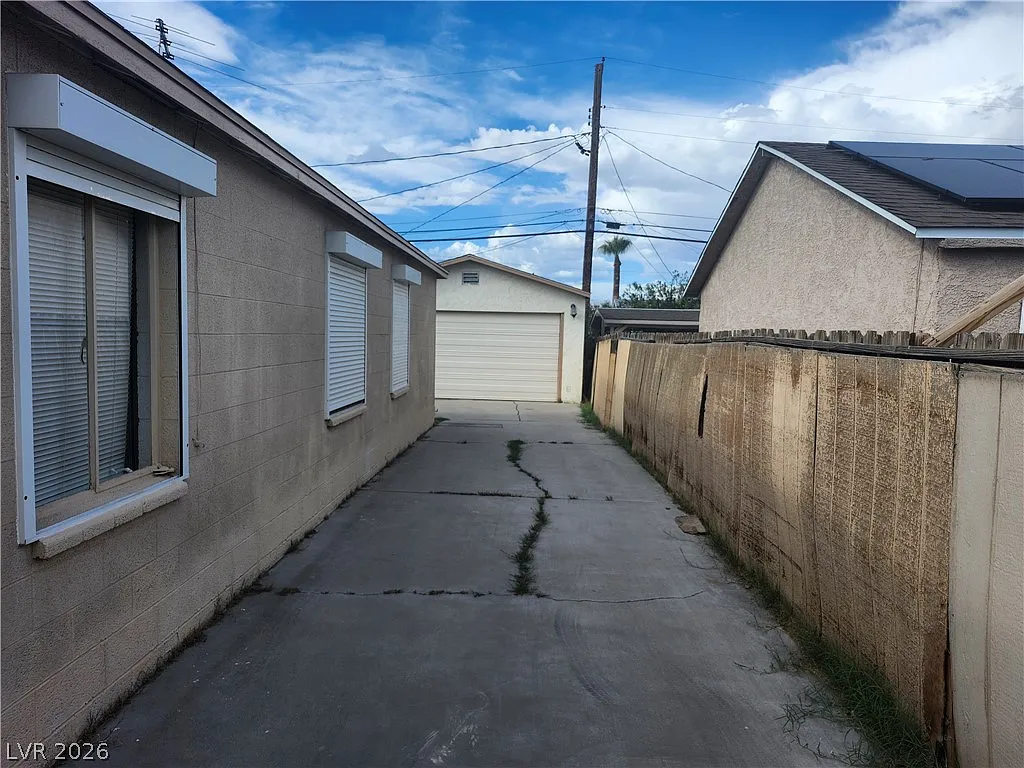 3 bed, 1.0 bath, 1117 sqft, $1,750 — Photo 4