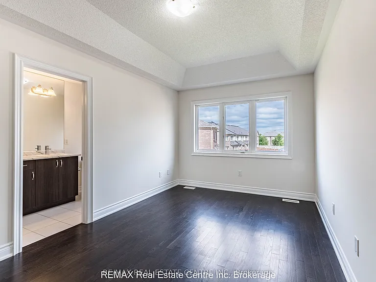 27 Lady Evelyn Cres — Photo 30