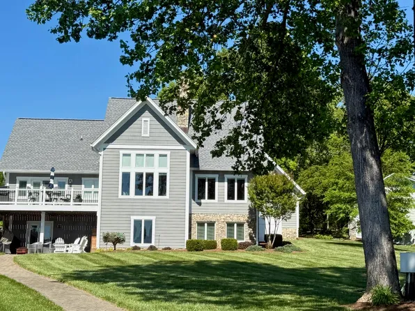 60 Sandpiper Cir, Penhook, VA 24137