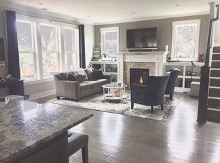 3835 NE Couch St, Portland, OR 97232