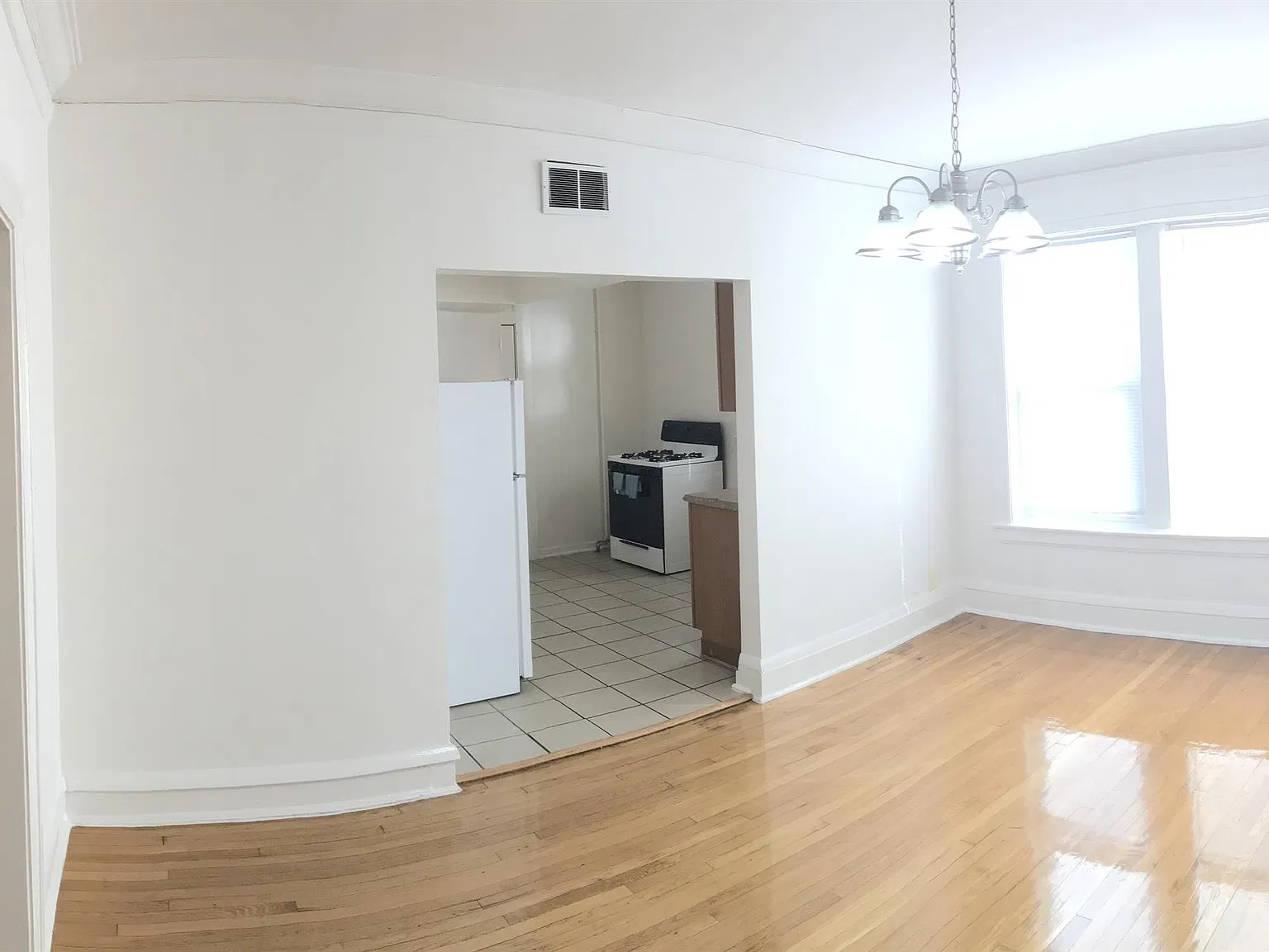 7401 South Rhodes Ave - 7403-3 — Photo 1