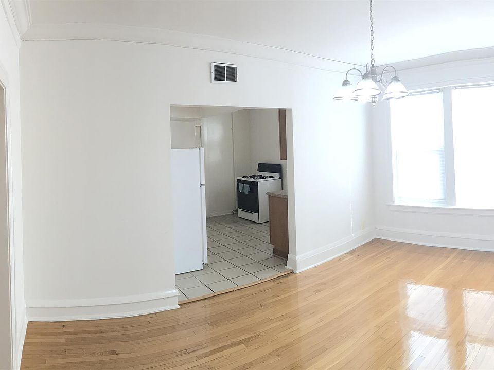 1st image of 7403 S Rhodes Ave APT 3