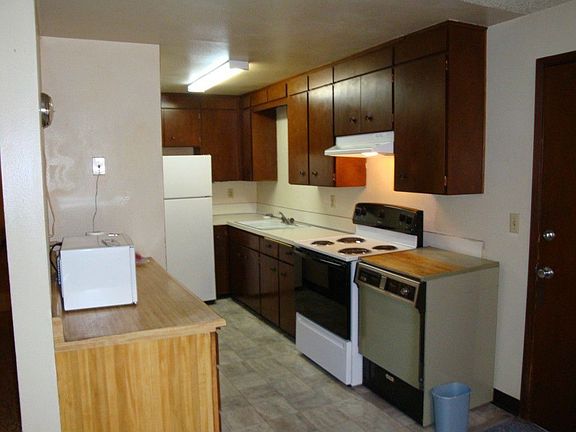 5th image of 17012 18th Ave E