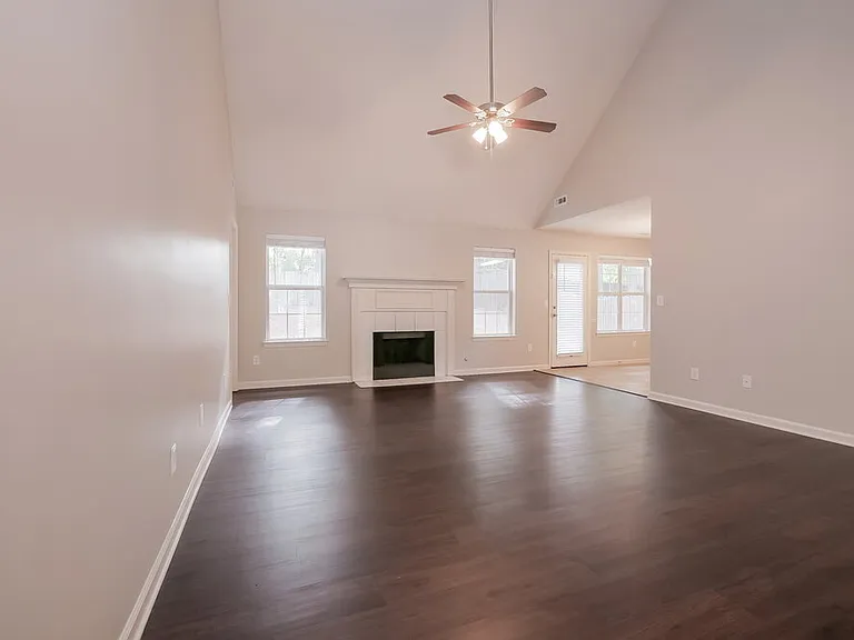 204 Coldsprings Ct — Photo 3