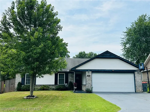 805 N St, Barling, AR 72923