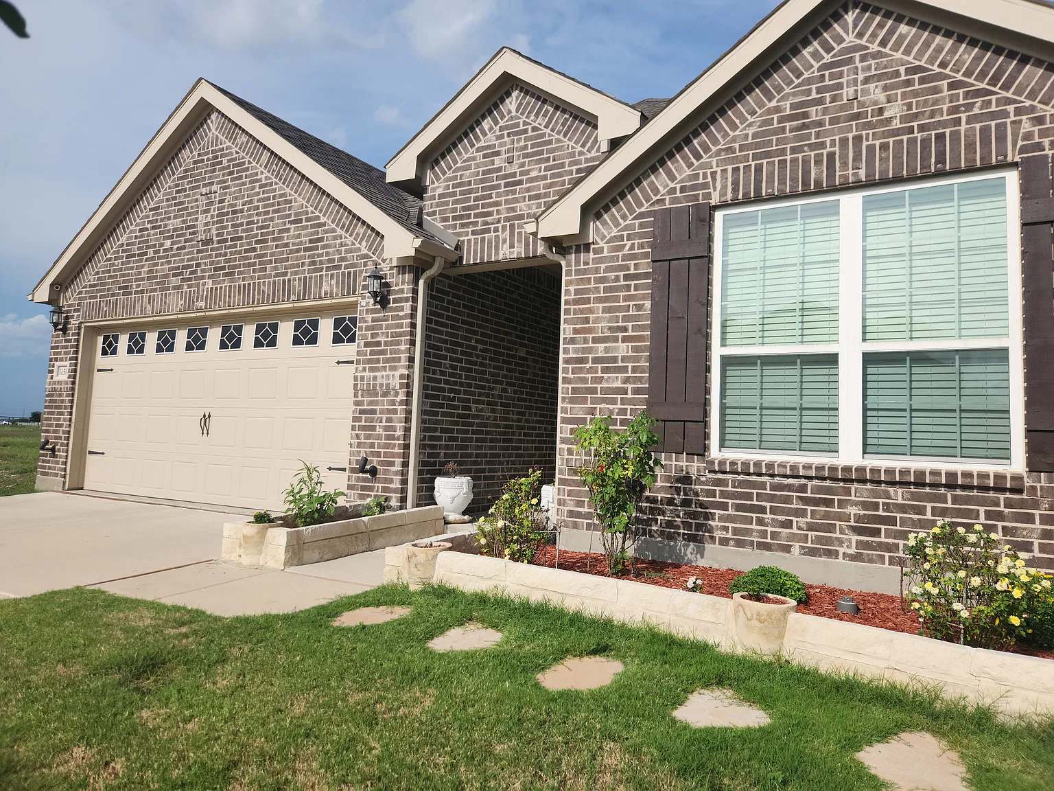 3 bed, 2221 sqft, $2,695 — Photo 4