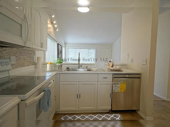 2 bed, 2.0 bath, 1036 sqft, $1,700 — Photo 4