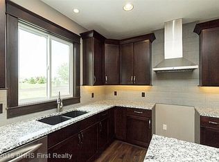 16662 Maple St, Clive, IA 50325