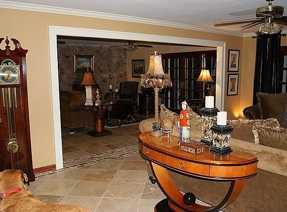 Foyer / mingling space