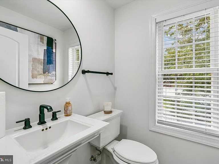 743 Seneca Dr — Photo 29
