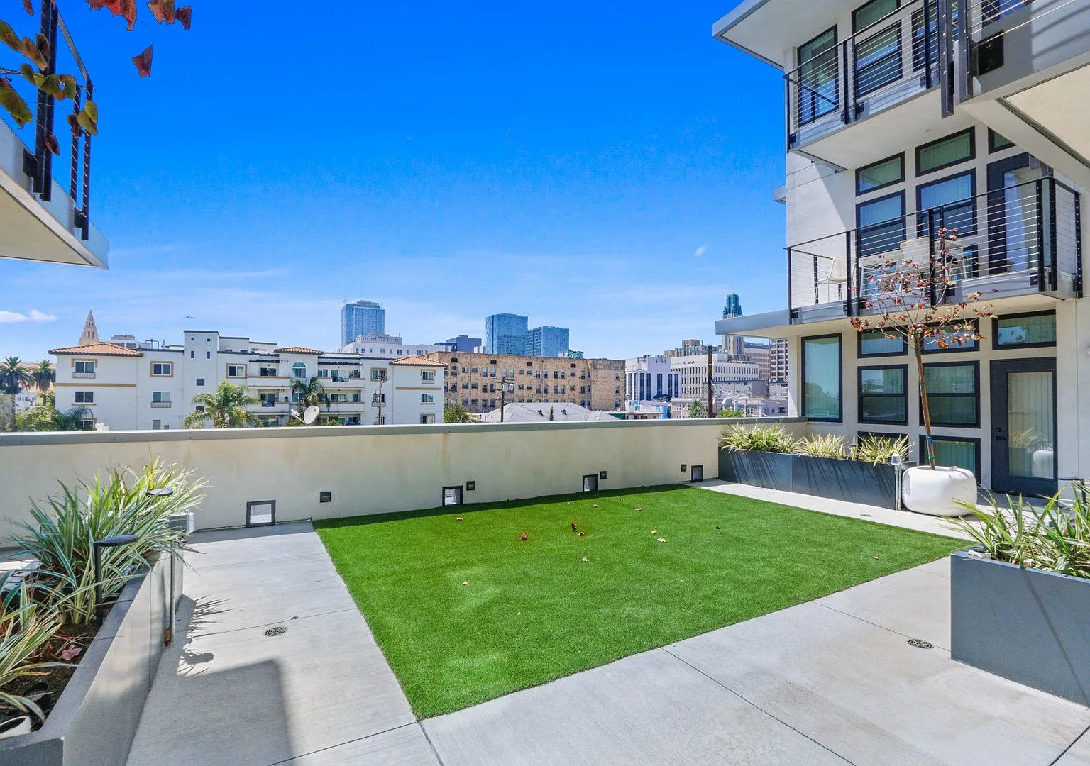 Zephyr Apartments — Photo 1