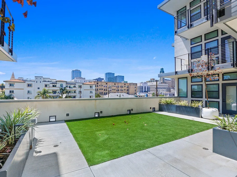 Zephyr Apartments