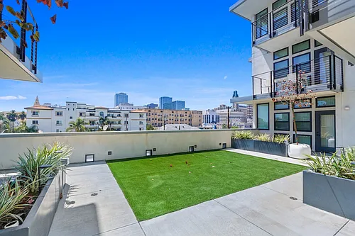 Zephyr Apartments Photo 1
