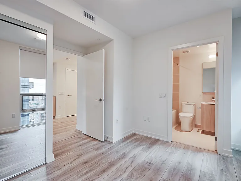 223 Redpath Ave — Photo 101