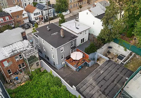 2nd image of 3060 Heath Ave