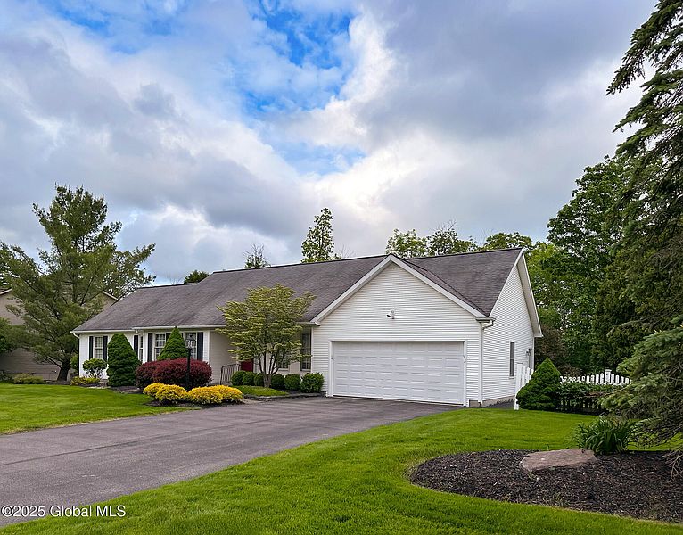2nd image of 21 Briar Ridge