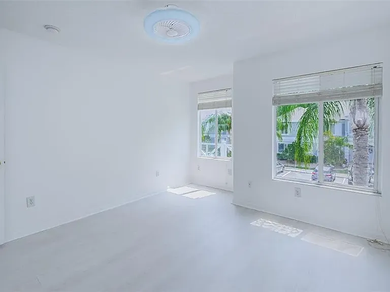 18126 Paradise Point Dr — Photo 26