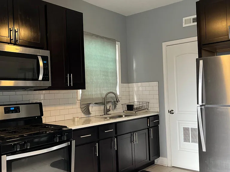 7704 S Laflin St #2 — Photo 1