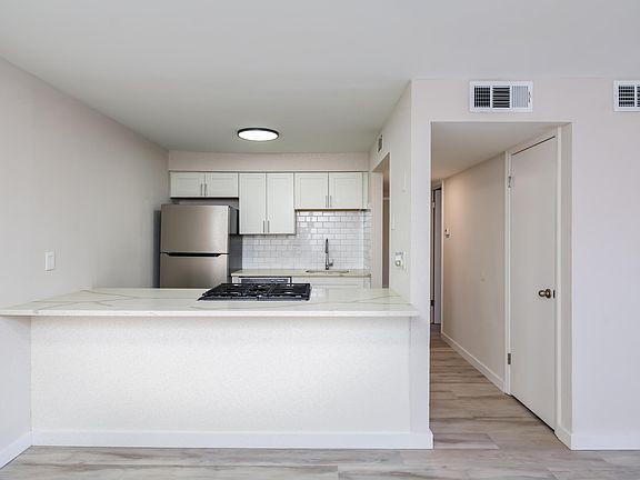 5th image of 4245 Barcelos Dr