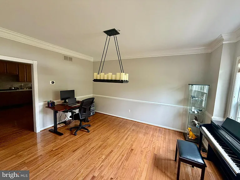 240 Torrey Pine Ct — Photo 8