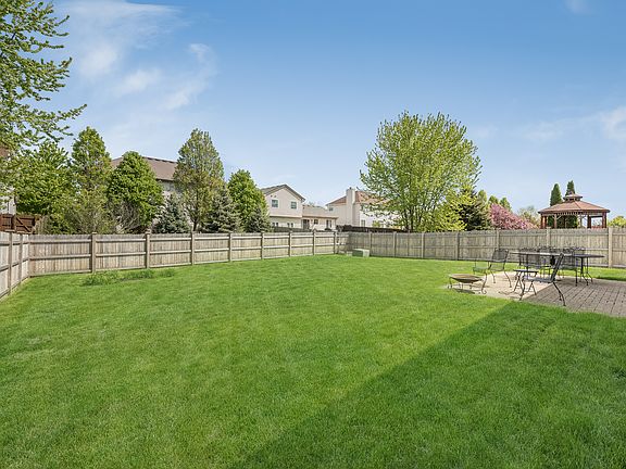 3rd image of 24332 W Hemlock Dr