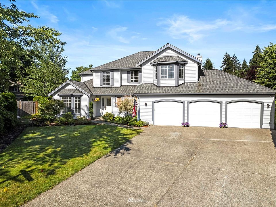 Amazing home with great space on a large lot!>