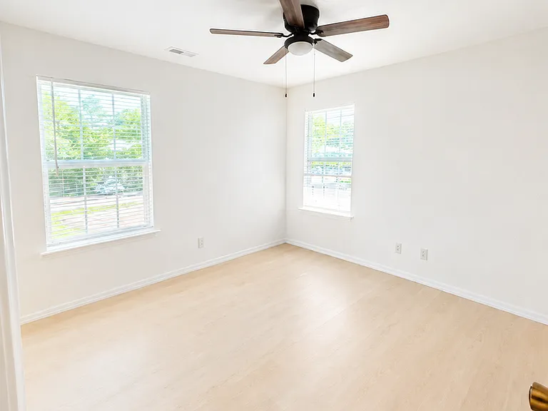 Willow Park Apartments — Photo 28