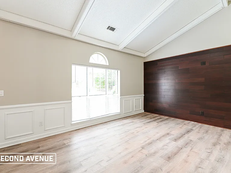 2411 Windridge Dr NE — Photo 7