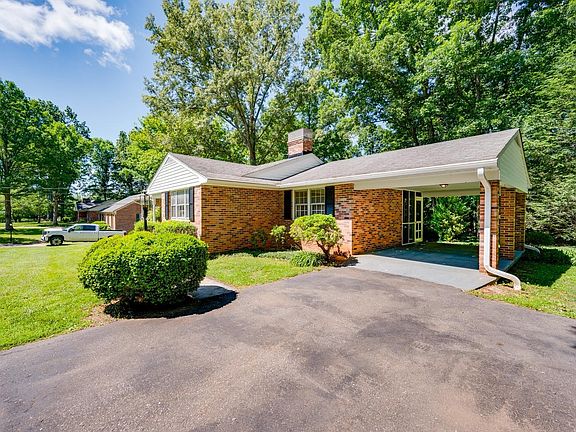 3rd image of 70 Callaway Ct