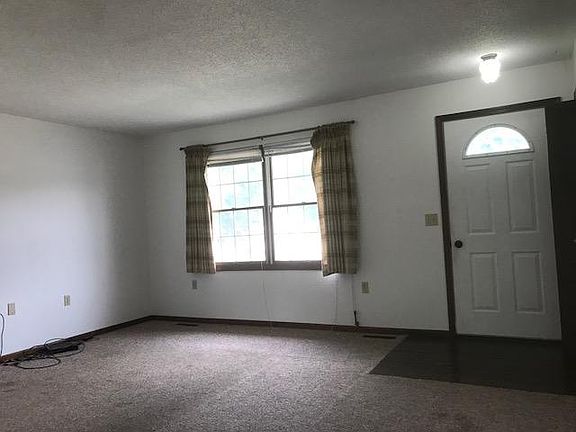 5th image of 215 Fuller Ave