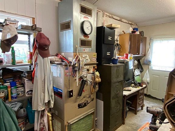 4th image of 892 Maple Ave