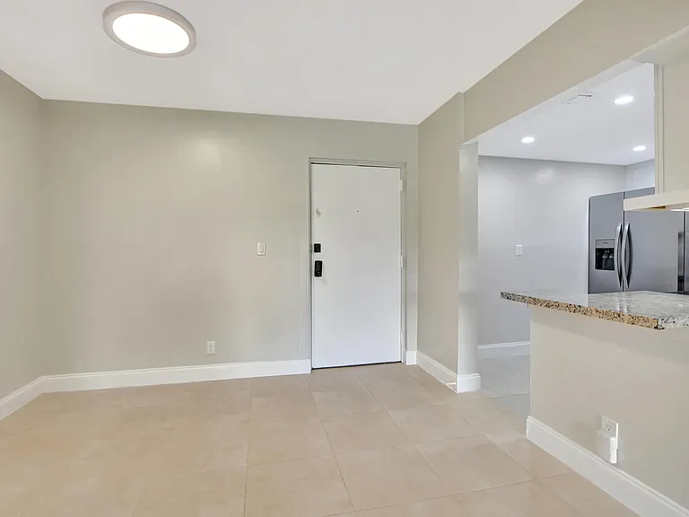 450 NW 20th St #2020 — Photo 5