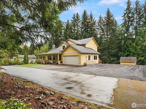 4th image of 7211 Clover Blossom Lane NE