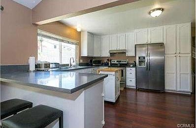 BREAKFAST L-SHAPE QUARTZ COUNTER TOP