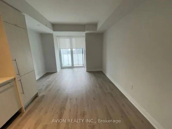 430 Square One Dr #1805, Mississauga, ON L5B 3Y1