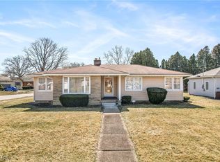 2112 Guarnieri Dr NE, Warren, OH