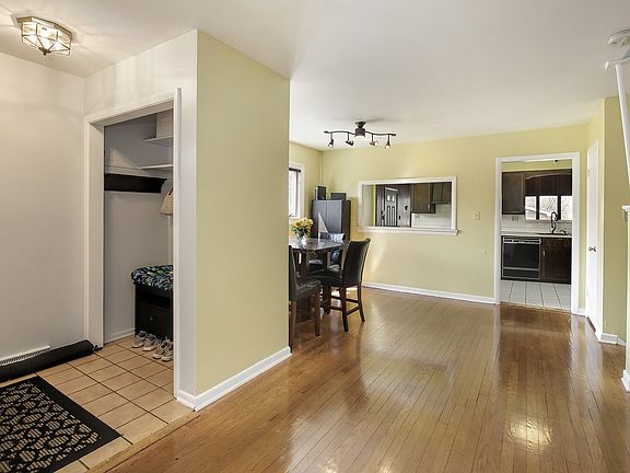 5th image of 3178 Summit Ave