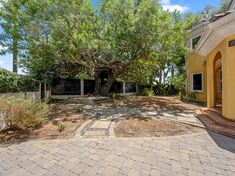 8302 S Sepulveda Blvd — Photo 28